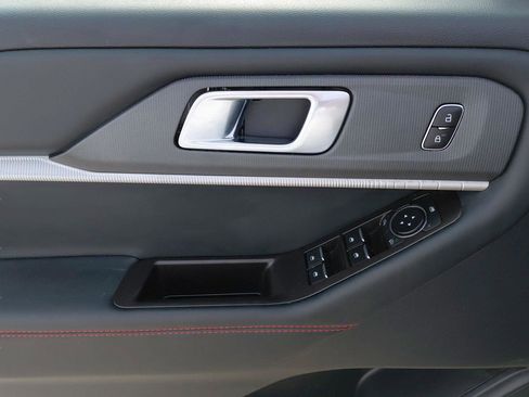 Used 2025 Ford Explorer ST-Line w/ ST-Line Street Pack image 28