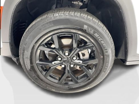 Used 2024 Jeep Grand Cherokee Altitude RWD image 12