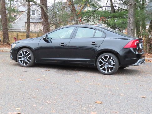 Used 2018 Volvo S60 T5 Dynamic w/ Vision Package image 3