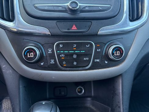 Used 2018 Chevrolet Equinox LT AWD/4WD image 12
