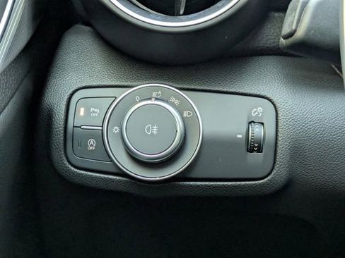 Used 2025 Alfa Romeo Giulia AWD w/ Veloce Package AWD image 29