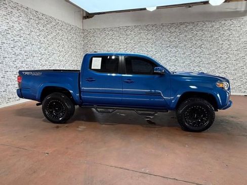Used 2016 Toyota Tacoma TRD Sport w/ Premium & Technology Package AWD/4WD image 6