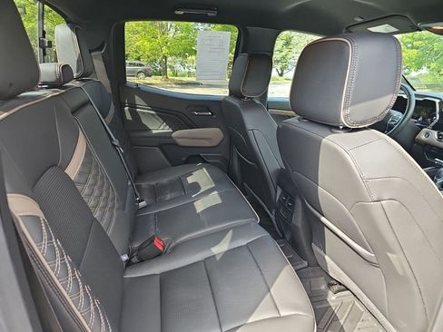 Used 2025 GMC Canyon Denali AWD/4WD image 15