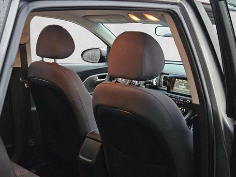 Used 2018 Kia Niro LX image 23