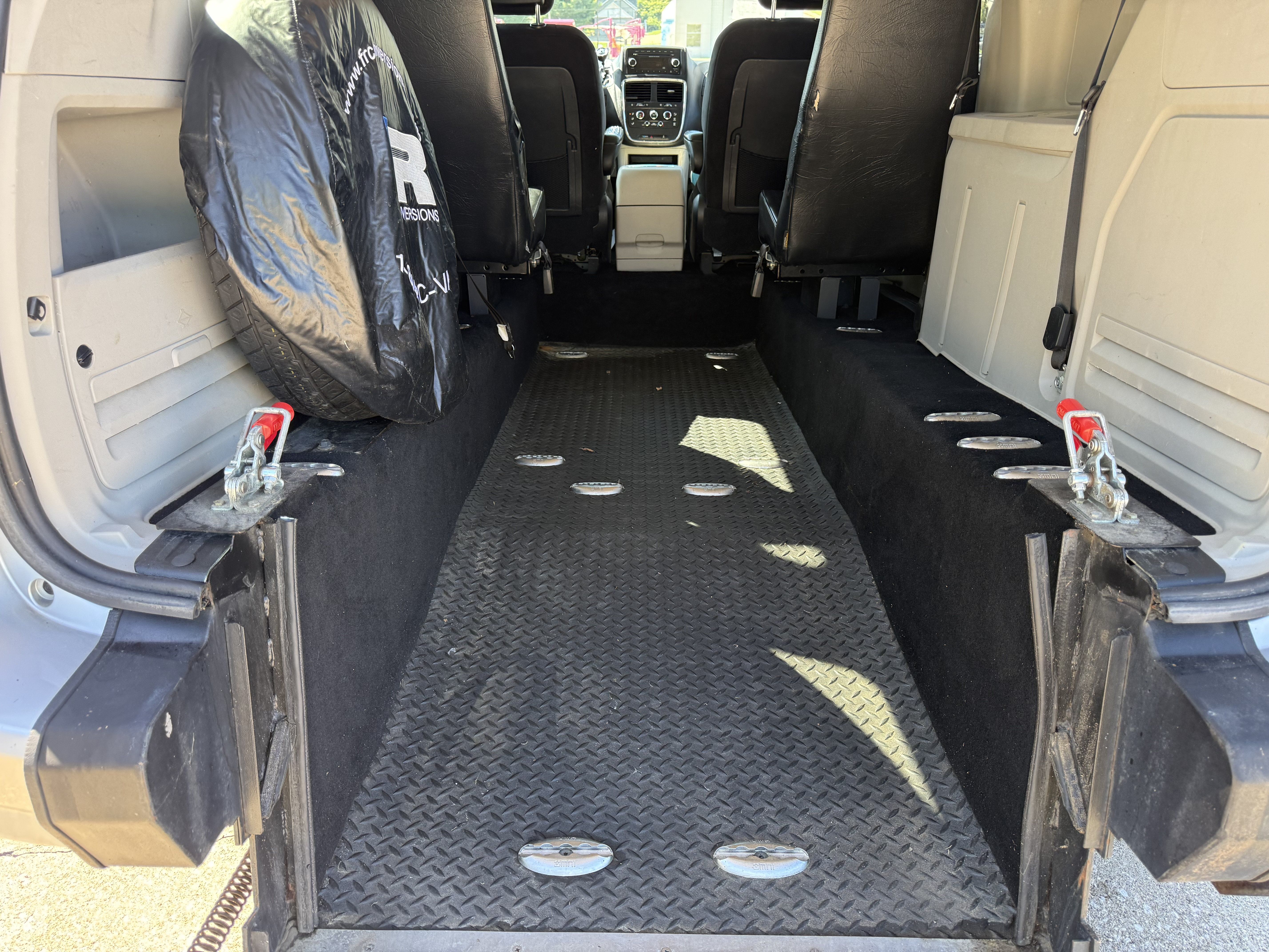 Used 2012 Dodge Grand Caravan SXT FWD image 29