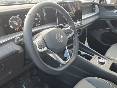 New 2026 Volkswagen Tiguan SE image 18