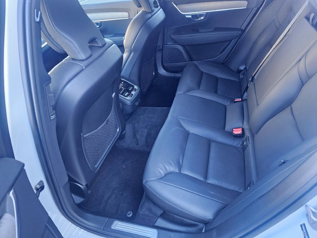 Certified 2025 Volvo V90 B6 Cross Country Plus AWD/4WD image 38