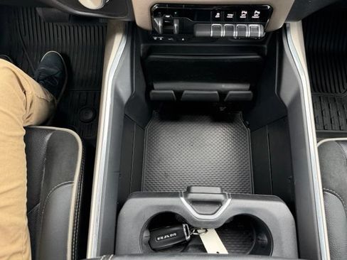 Used 2019 RAM 1500 Laramie AWD/4WD image 7
