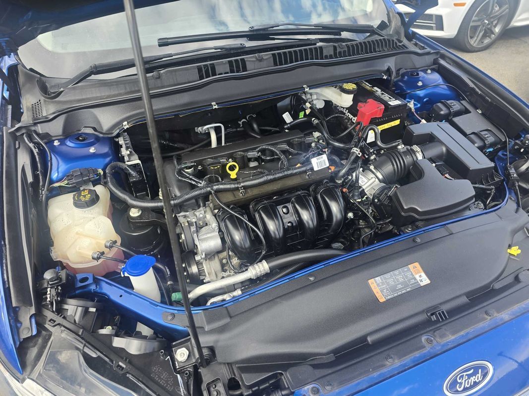 Used 2017 Ford Fusion SE FWD image 32
