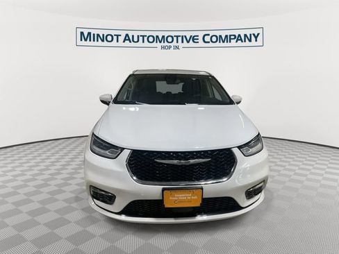 Certified 2023 Chrysler Pacifica Touring-L image 3