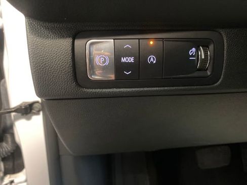 Used 2025 Chevrolet Traverse LT FWD image 49