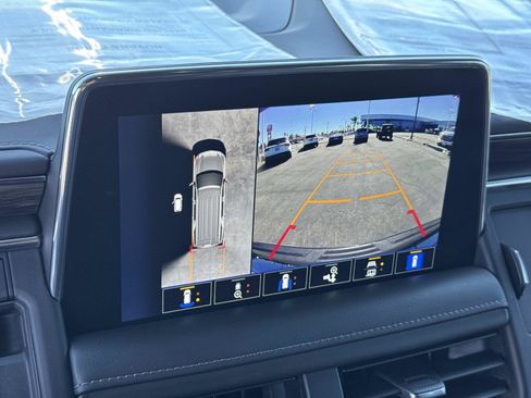 Used 2022 Chevrolet Suburban LT w/ LT Signature Package RWD image 18