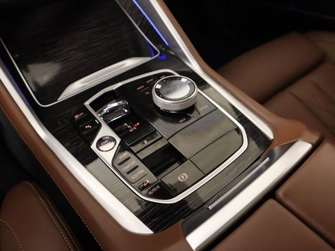 Used 2026 BMW X6 xDrive40i w/ Executive Package image 9