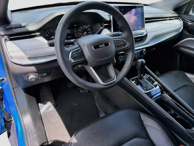 Used 2025 Jeep Compass Limited AWD/4WD image 10