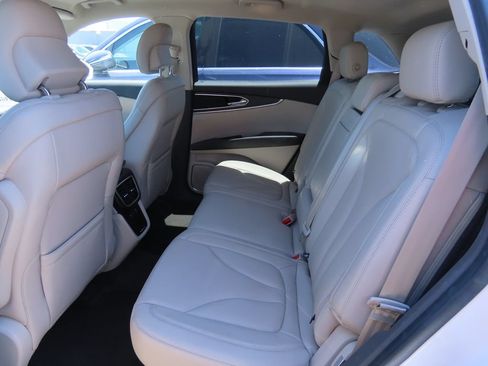 Used 2017 Lincoln MKX Reserve w/ Driver Assistance Package FWD image 11