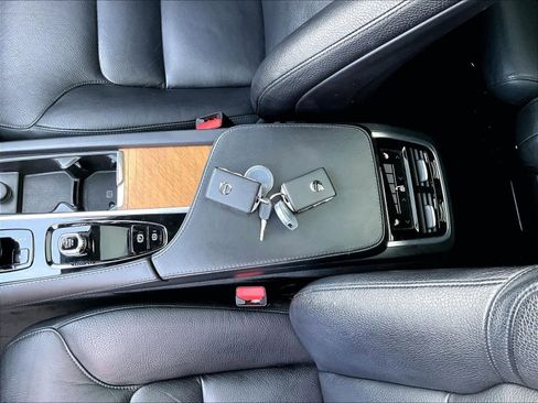Used 2023 Volvo XC90 B6 Plus w/ Protection Package Premier AWD/4WD image 14