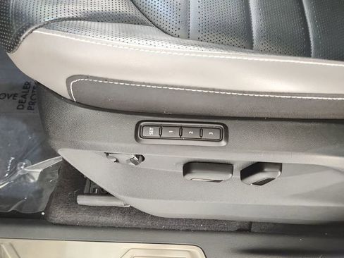 Used 2022 Volkswagen Atlas SEL Premium image 29