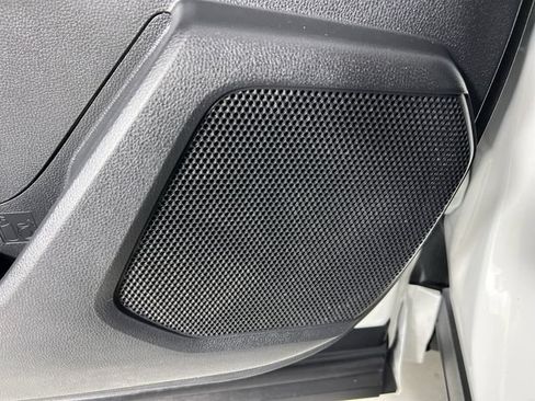 Used 2022 Toyota Highlander XLE AWD/4WD image 25