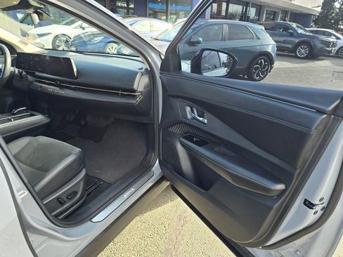 Used 2024 Nissan Ariya FWD image 10