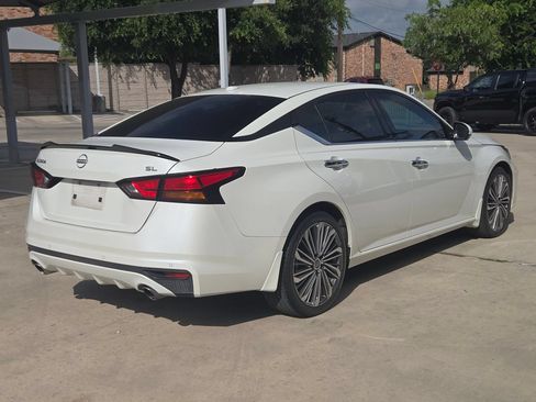 Used 2024 Nissan Altima 2.5 SL FWD image 3