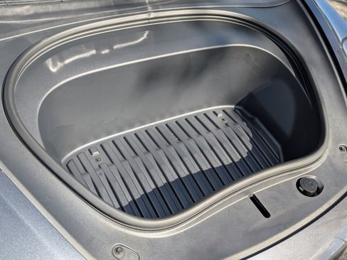 Used 2025 Tesla Model 3 image 21