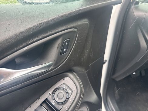 Used 2024 Buick Encore GX Preferred FWD image 17