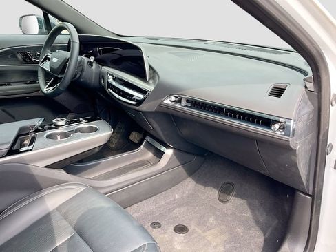 Used 2025 Cadillac Lyriq Sport RWD image 31
