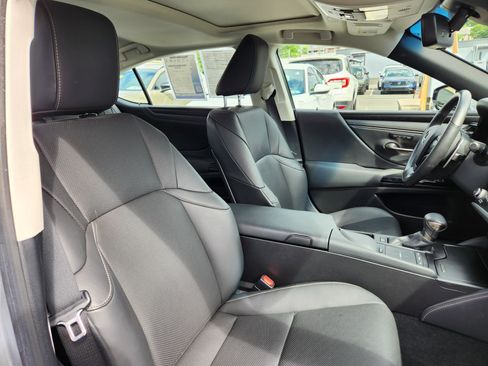 Used 2022 Lexus ES 350 w/ Premium Package FWD image 16