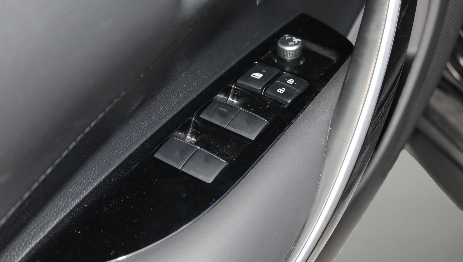 Used 2020 Toyota Corolla XSE FWD image 10
