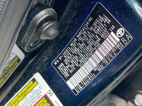 Used 2017 Toyota Corolla LE w/ Carpet Mat Package (TMS) FWD image 27