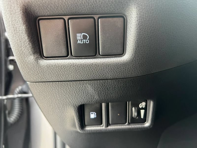 Used 2021 Toyota C-HR XLE FWD image 23