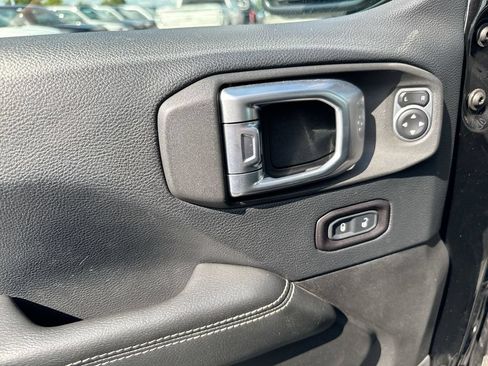Used 2019 Jeep Wrangler Unlimited Sahara AWD/4WD image 20
