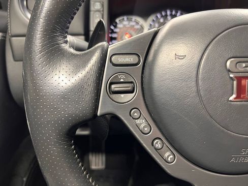 Used 2016 Nissan GT-R Premium image 22