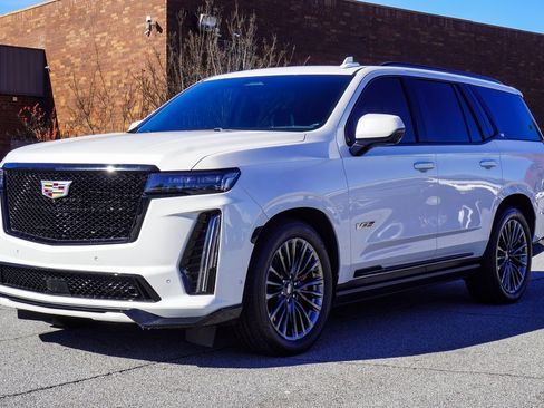 Used 2023 Cadillac Escalade V image 4