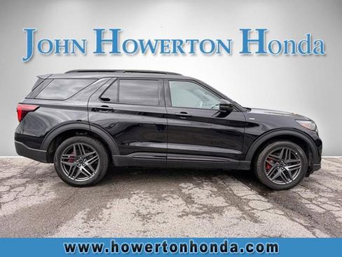 Used 2025 Ford Explorer ST-Line w/ ST-Line Street Pack AWD/4WD image 3