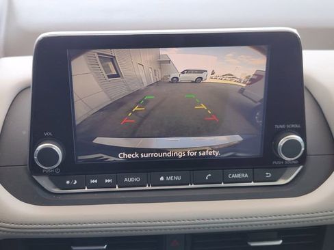 Used 2025 Nissan Rogue SV w/ SV Premium Package FWD image 13