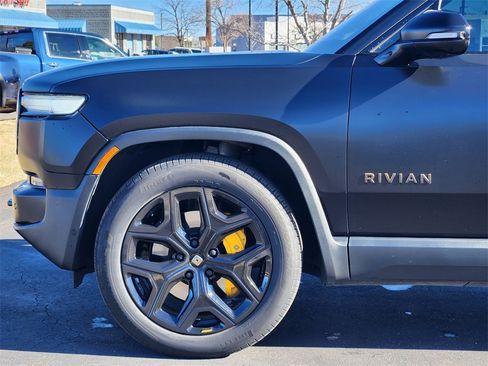 Used 2025 Rivian R1S Premium image 5