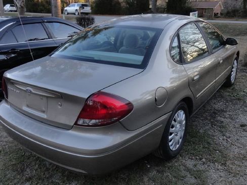 Used 2004 Ford Taurus SE image 6