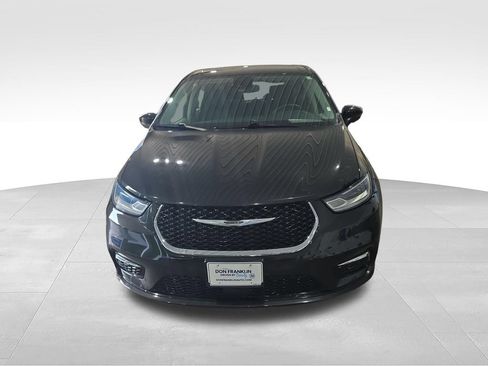 Used 2023 Chrysler Pacifica Touring-L FWD image 8