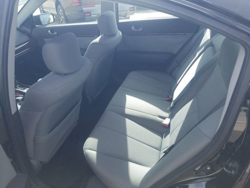 Used 2009 Mitsubishi Galant image 12