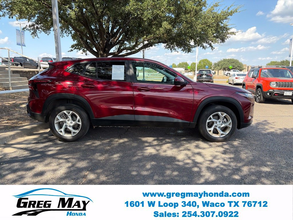 Used 2025 Chevrolet Trax LS w/ LS Convenience Package FWD image 9