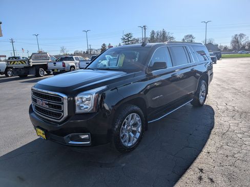 Used 2017 GMC Yukon XL SLT w/ Open Road Package image 4