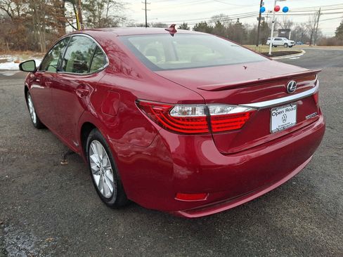 Used 2013 Lexus ES 300h image 4