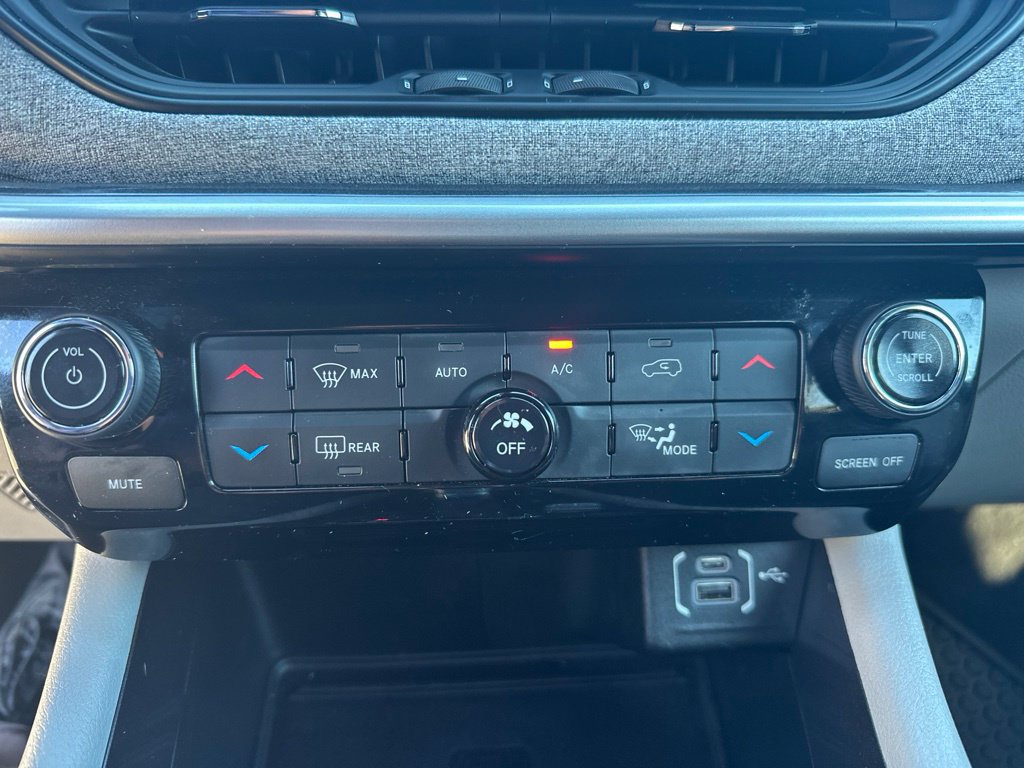 Used 2023 Jeep Compass Latitude w/ Sun and Sound Group AWD/4WD image 23