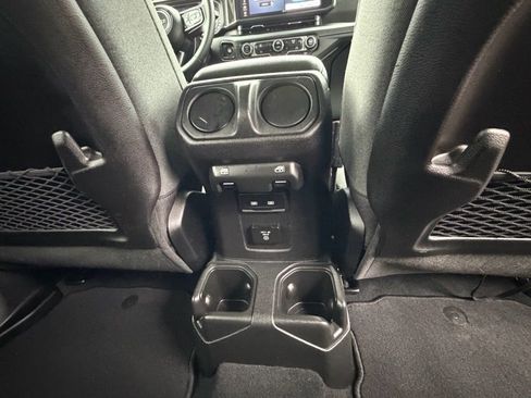 Used 2025 Jeep Wrangler Unlimited Rubicon image 24