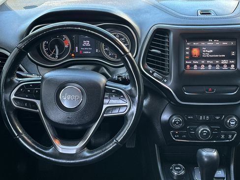 Used 2019 Jeep Cherokee Latitude Plus AWD/4WD image 14