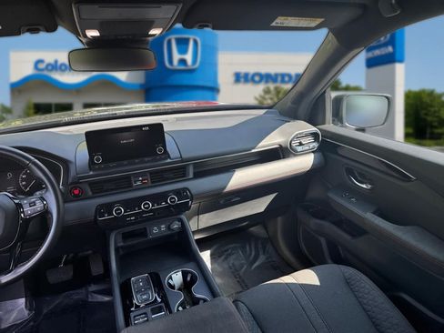 Used 2025 Honda Pilot Sport image 31