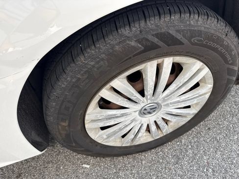 Used 2015 Volkswagen Passat 1.8T S FWD image 4