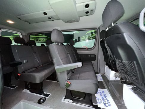 Used 2016 Mercedes-Benz Sprinter 2500 image 25