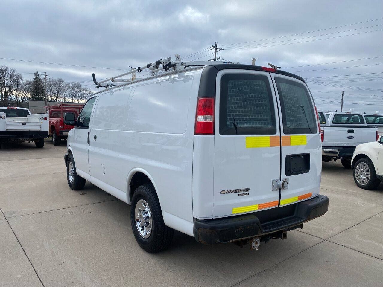 Used 2014 Chevrolet Express 2500 RWD image 9